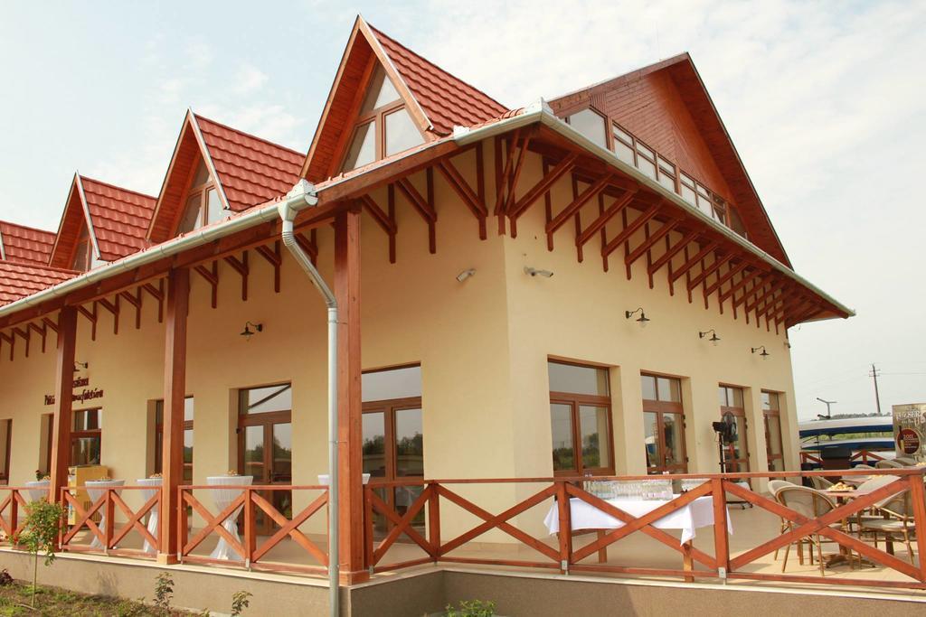 Tuzseri Palinka Tanya Exterior photo